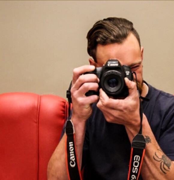 Fotógrafo de Ele Enfoque en acción